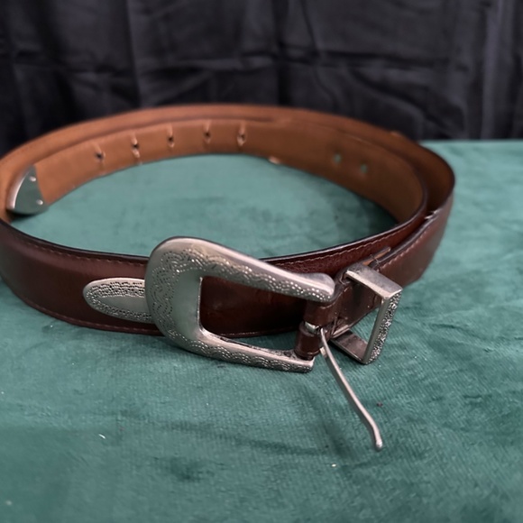 Brown leather tapered belt with silver buckle. (33) - Picture 6 of 6